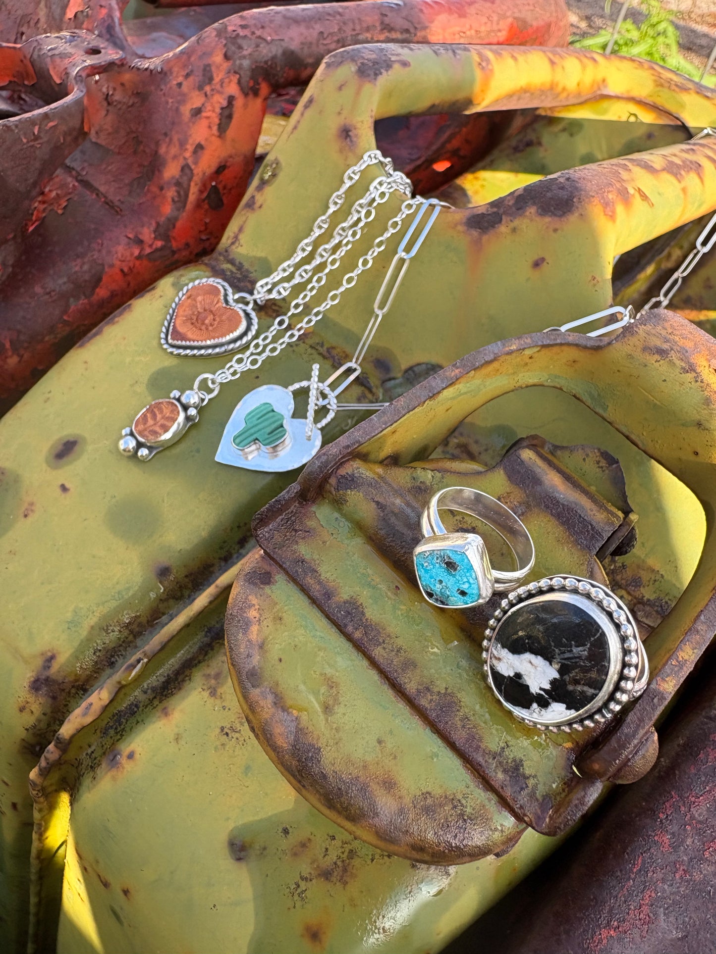 It’s Black and White Ring