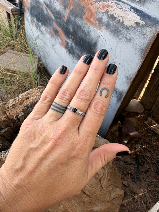 Simple Ring Black